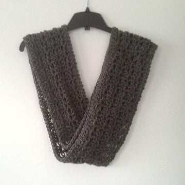 V Shell Lace Seamless Infinity Scarf