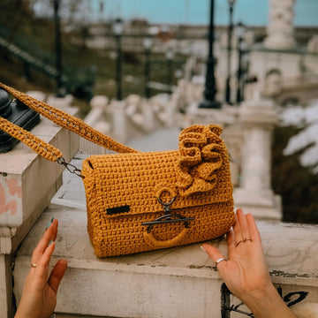 Bag with ruffles