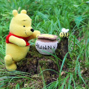 Winnie the Pooh + Honeypot + bees (PDF + 7 videos)