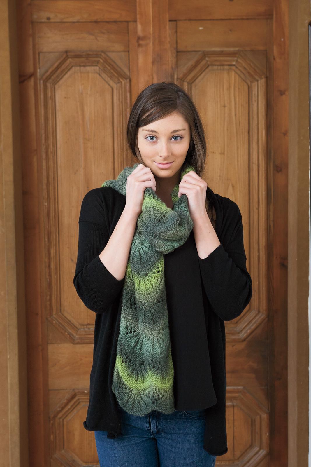 Symmetrical Scallops Scarf