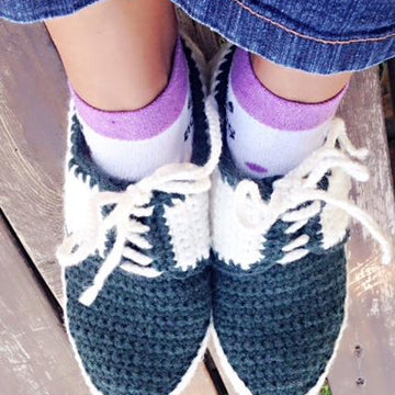 Oxford style unisex adult snugfit shoes