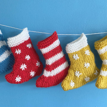 Mini Christmas Stocking Garland Knitting Pattern
