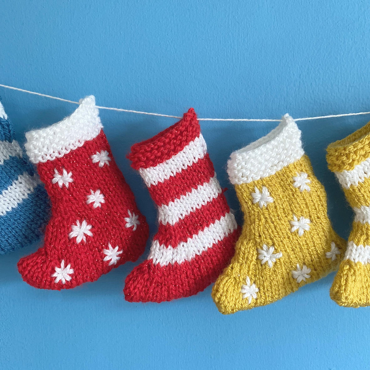 Mini Christmas Stocking Garland Knitting Pattern