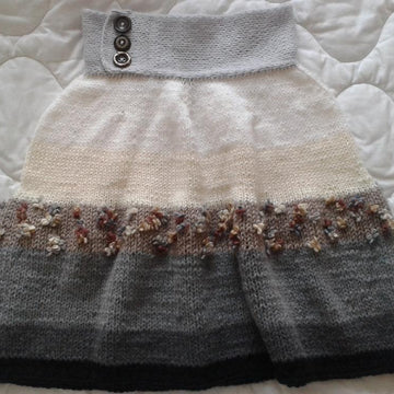 Knee length knitted skirt