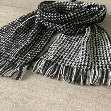 Hounds tooth fringed scarf